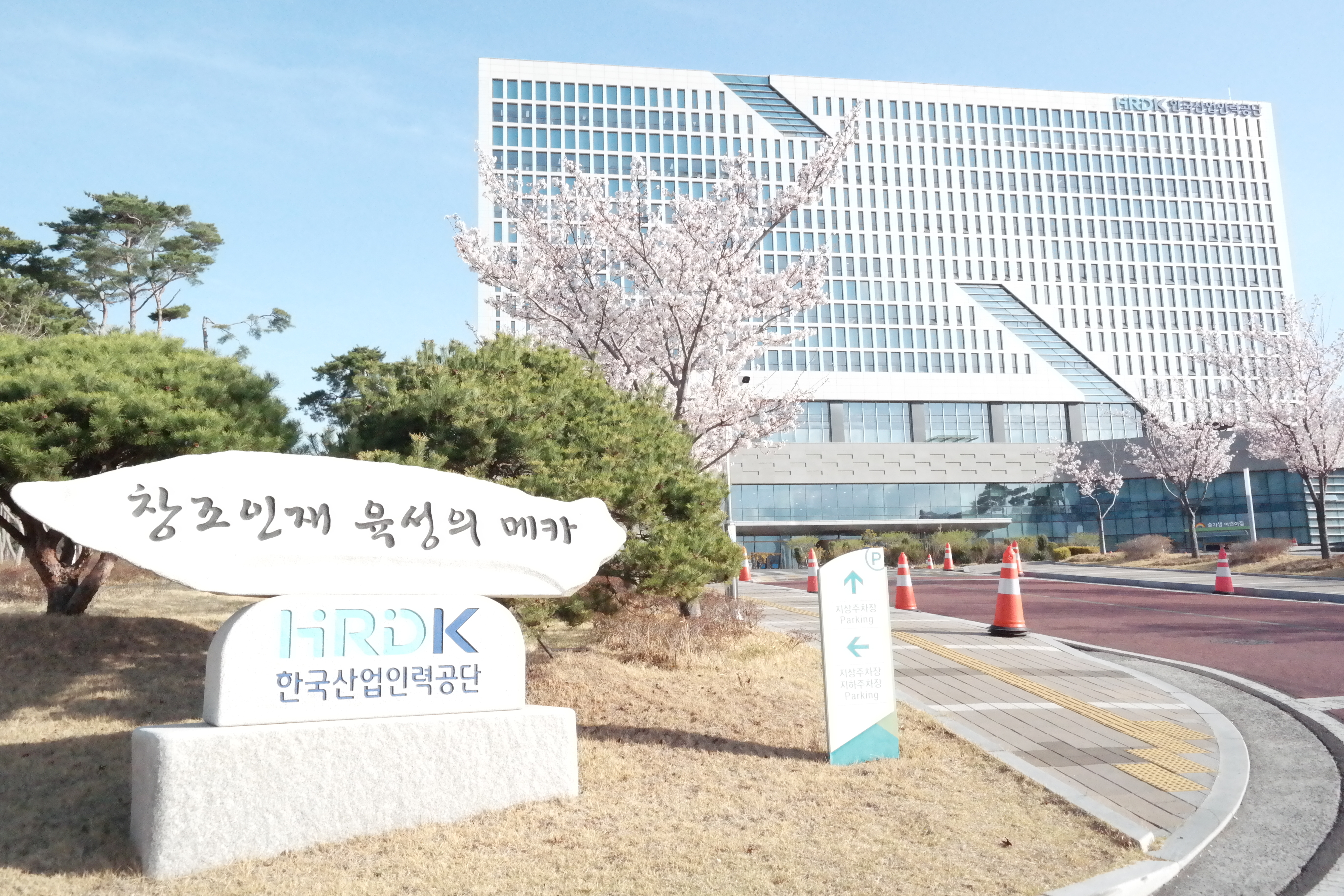 채용시장서 국가기술자격 활용 ‘건설업·기능사·지게차 운전’ 선호 사진