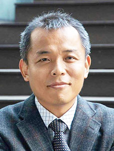 어둠을 넘어 빛으로