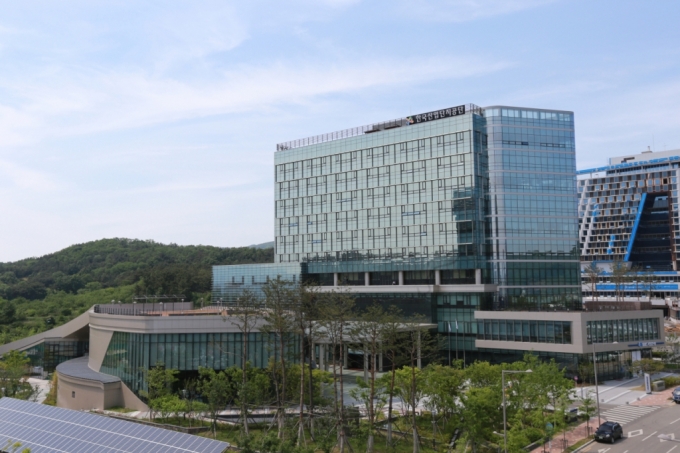 산단공, 산단 내 외국인 근로자 안전·건강 '최우선'