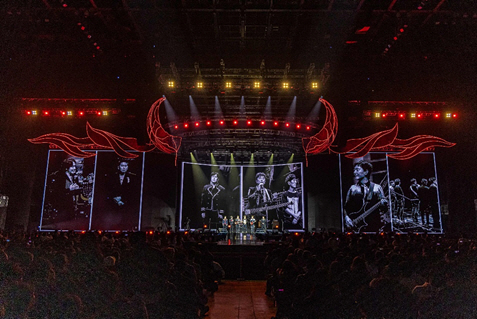 신해철 10주기 콘서트 성료... 관객과 하나 되는 음악 축제 선사