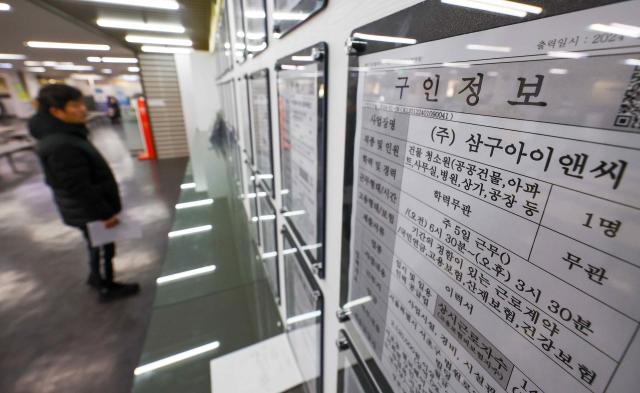 고용률 역대 최고라는데...'쉬는' 청년 다시 40만명 웃돌아