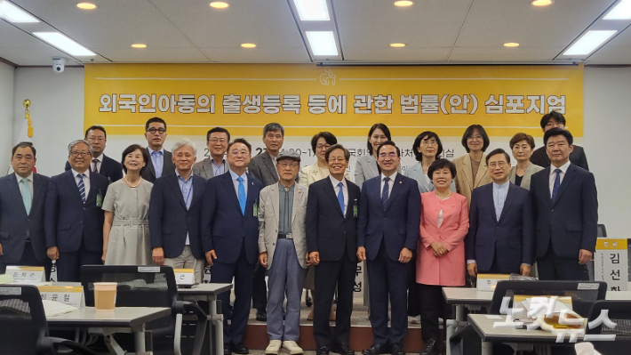 아이 한명이 아쉬운 때, '미등록아동'에게도 희망을